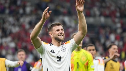 爱游戏下载-隆戈：菲尔克鲁格脚趾并非骨折而是骨裂，可能缺席未来2场比赛