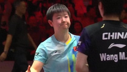 爱游戏app-球迷晒国乒回国照，孙颖莎变风格，王楚钦行走的模特，王曼昱冷酷|WTT新加坡大满贯|女单|男双|女双|比赛_新浪新闻