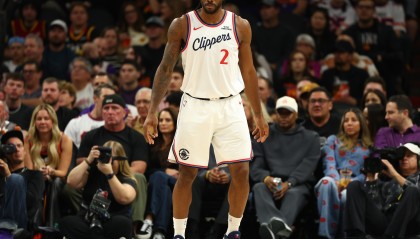 爱游戏app-小卡谈乔治&amp;哈登离队：曾想挽留他们但这就是生意 一切都结束了