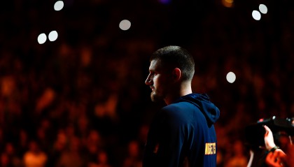 6场仅需送出12次助攻~约基奇将成首位连续两个赛季场均三双的中锋